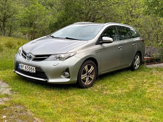 Toyota Auris Hybrid